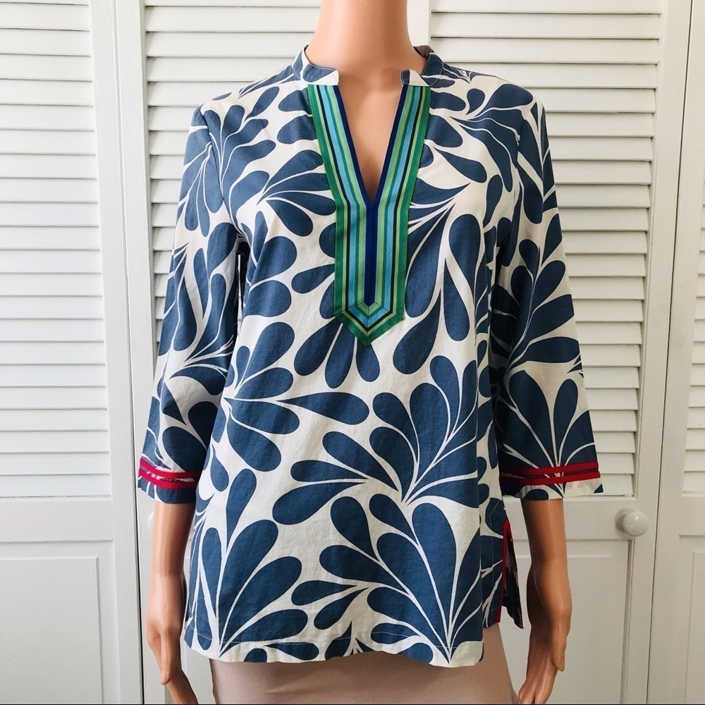 2/$25 BODEN Blue White V-Neck Cotton Shirt Size 6